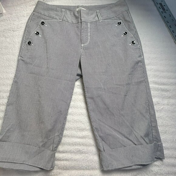 Dockers Women's Striped Mid Rise Curvy Casual Bermuda Shorts Black/White 6 - Picture 1 of 9